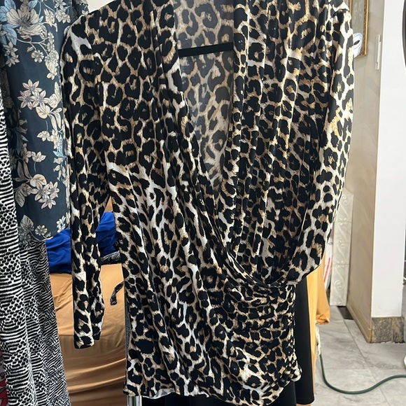 CHAUS - Picture 3 of 6